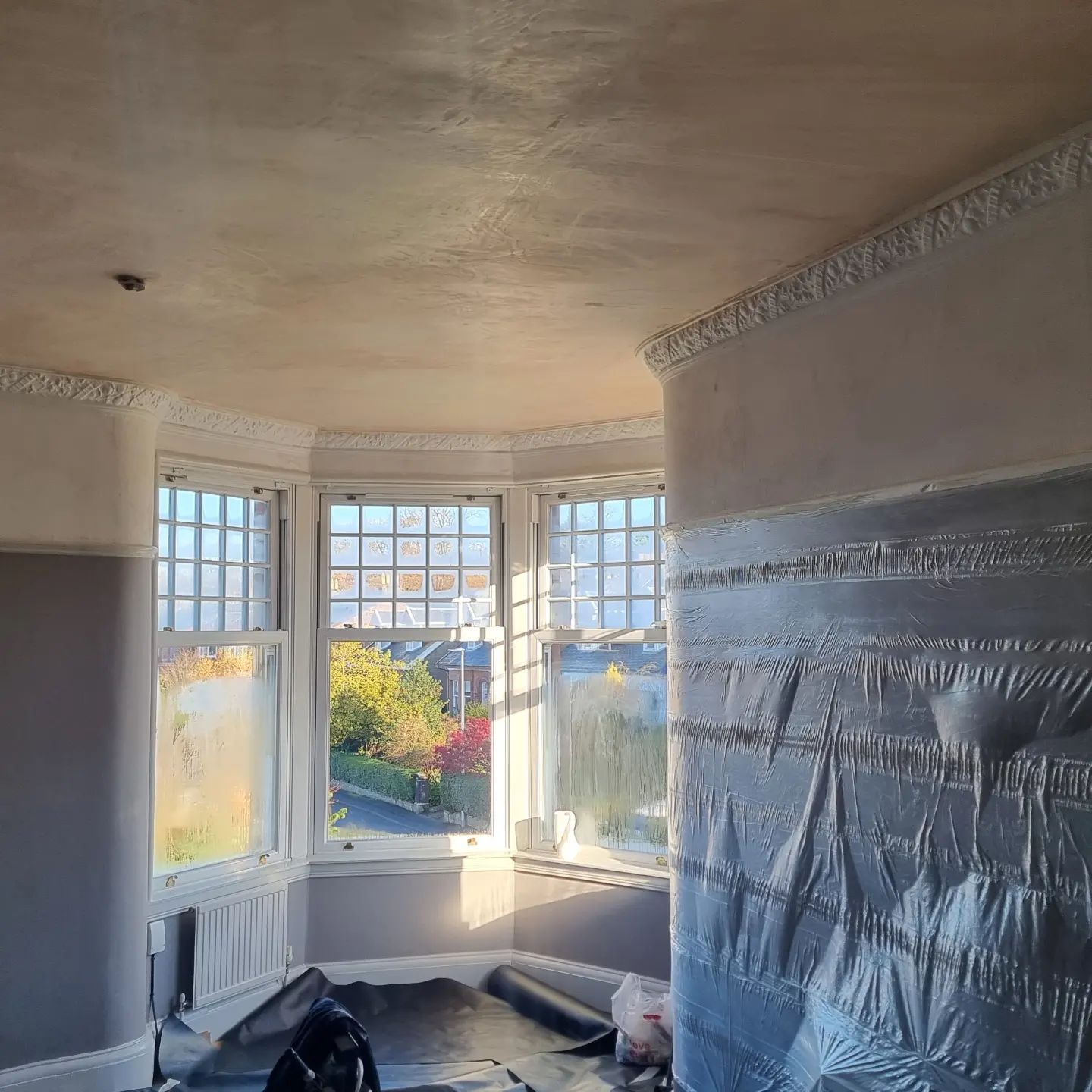 Ready for a spruce up! Photo of a room before work done