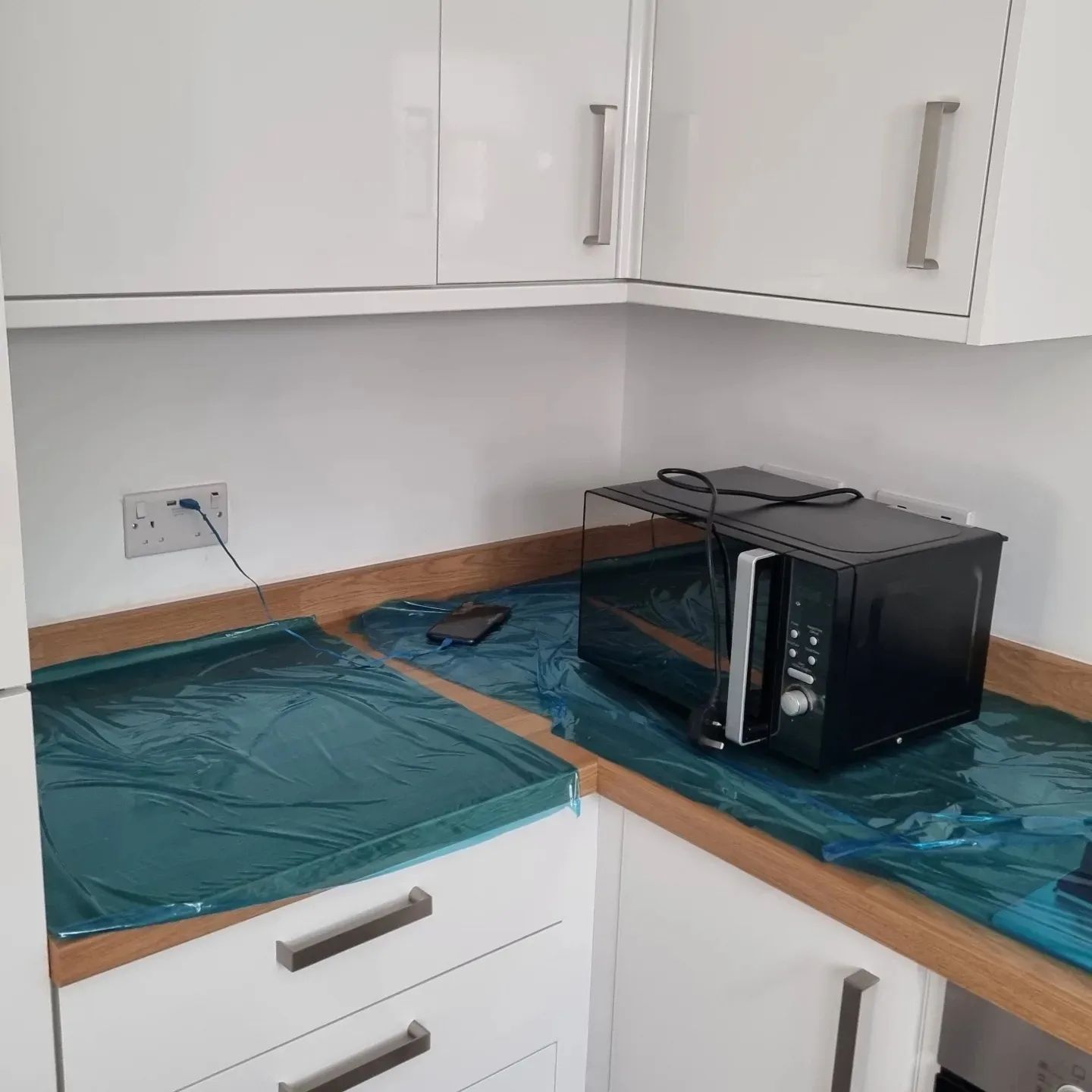 Ready for a spruce up! Photo of kitchen corner before work done